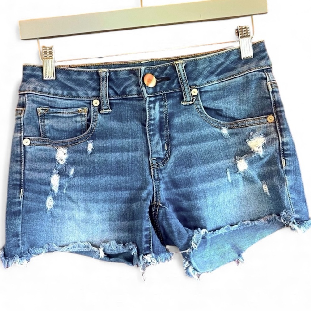 American Eagle outfitters midi demin distressed Jean shorts size 4